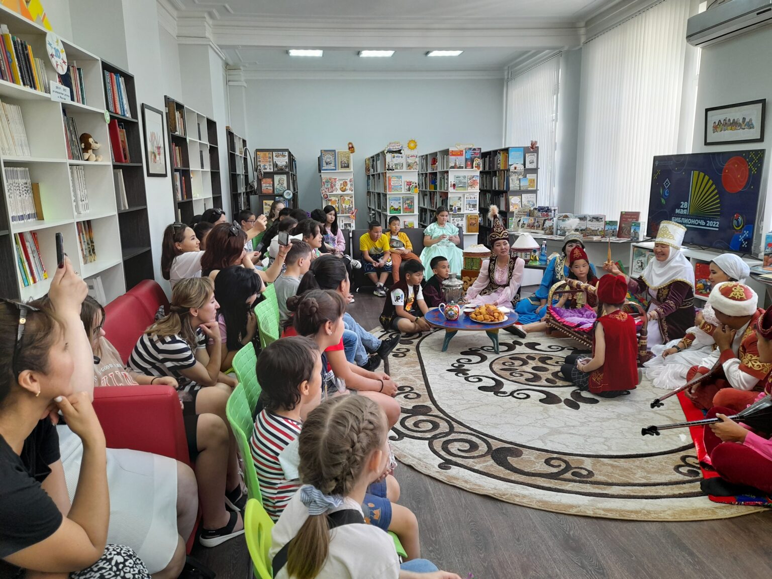Библиотеке исполнился год. Астраханская областная детская библиотека. Туризм в библиотеке. Литературный фестиваль Астрахань 2022. Библиотека 10.